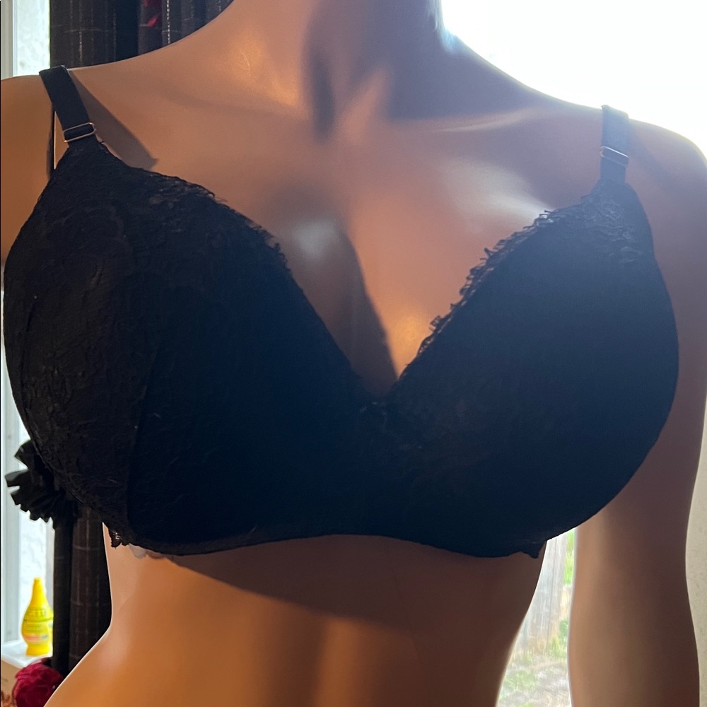 NWOT Victoria Secret 38DD Padded Wire Free Black Lace Bra